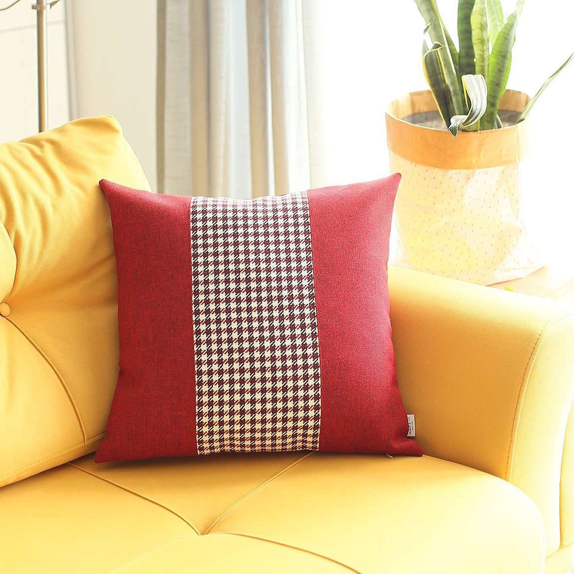 18" X 18" Red And Black Houndstooth Zippered Handmade Polyester Throw Pillow Cover