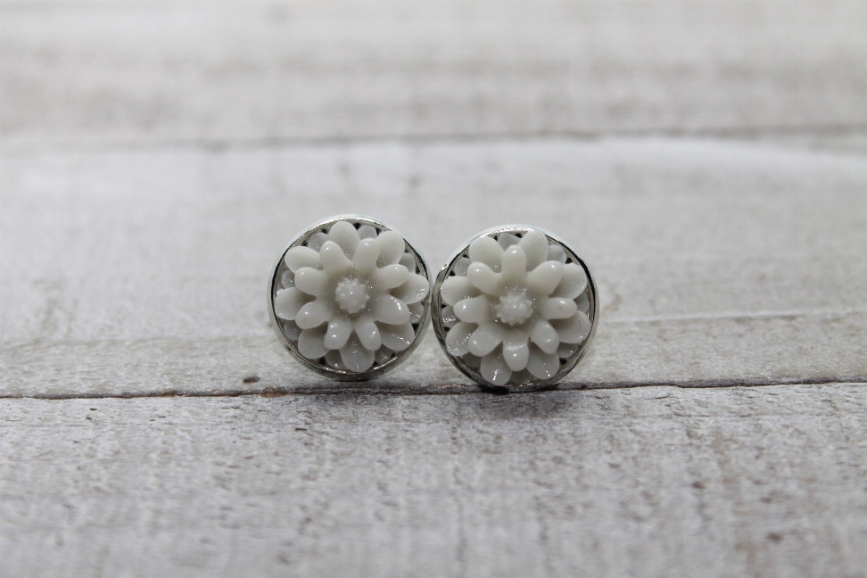 Lt Gray Dahlia Stud Earrings