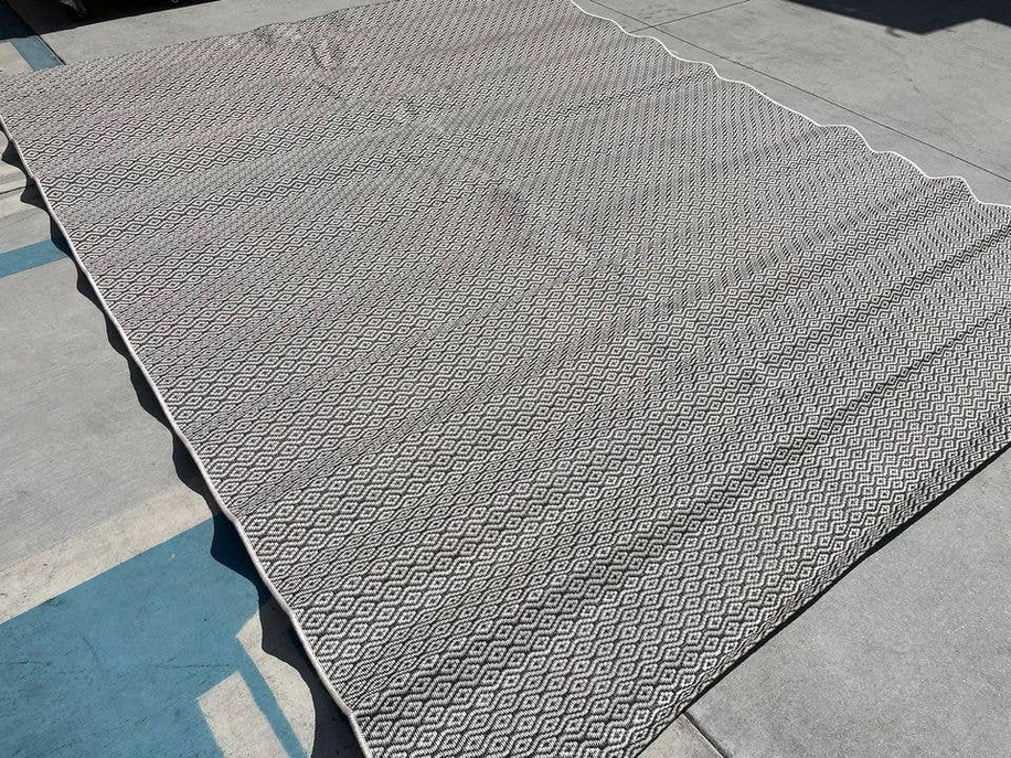 7x10 Feet Silver Grey Geometric Outdoor Area Rug