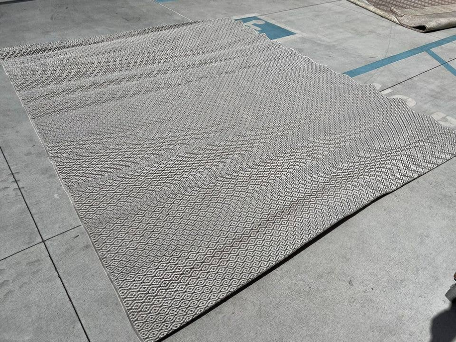 7x10 Feet Silver Grey Geometric Outdoor Area Rug