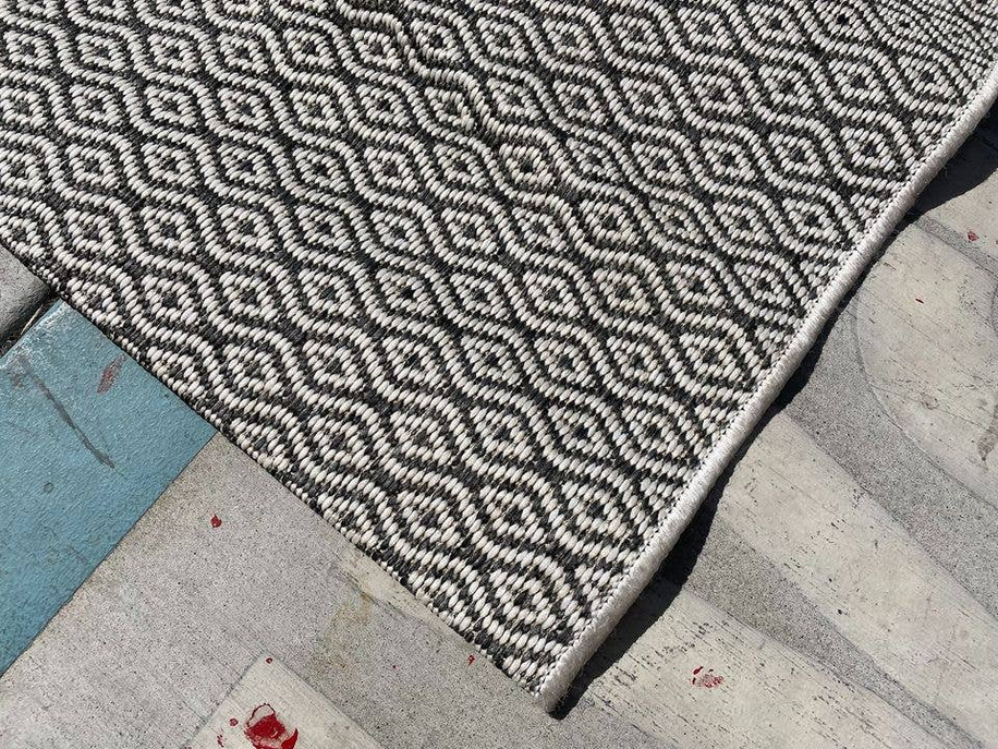 7x10 Feet Silver Grey Geometric Outdoor Area Rug