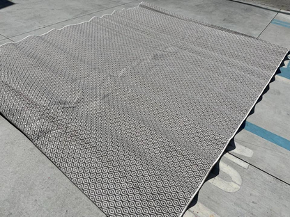 7x10 Feet Silver Grey Geometric Outdoor Area Rug