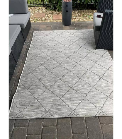 5x7 Feet Silver Cream Geometric Diamond Outdoor Area Rug