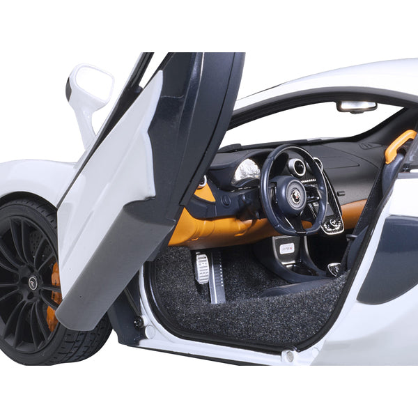 Mclaren 570S White with Black Wheels 1/18 Model Car by Autoart